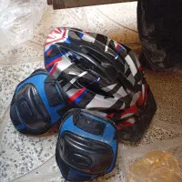 یک دست کلاه اسکیت