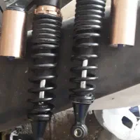 یک جفت کمک موتور سیکلت
