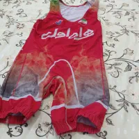 تعدادی وسیله ورزشی کفش کشتی