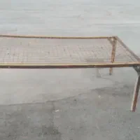 تخت آهنی