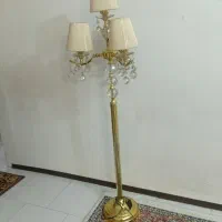 آباژور ایستاده