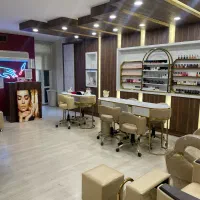 مژه کار، ناخن کار،رنگ و کوپ و تتو کار با مشتری