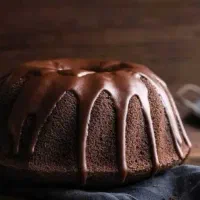 سفارش کیک شکلاتی خیس بدون خامه پذیرفته می‌شود.