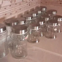 جای حبوبات شیشه ای، سینی و سطل.