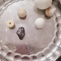 تعدادی سنگ اسیاب کنارهم پیدا شده