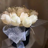 باکس و دسته گل لاله(شمع)