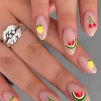 استخدام ناخنکار  و پدیکوریست حرفه ای و...