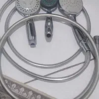 سه عدد سر دوش  یک عدد شیلنگ دوش یک عددشیلنگ دستشوی