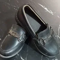 تعدادی لباس کفش در حد نو
