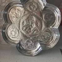 سینی شش پر برنجی و گلاب پاش  و قوری کتابی
