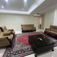 مبل ۷ نفره بهمراه میز چوبی