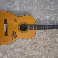 گیتار یاماها 70C با وسایل