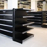 قفسه با رنگ‌بندی متنوع