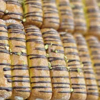 فروشنده قنادی خانم