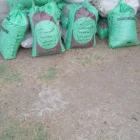 کود گوسفندی خشک.برای باغچه باغ گل و گیاه زمین