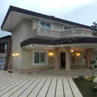 خانم برای نگهبانی و نظافت و اشپزی با اتاق