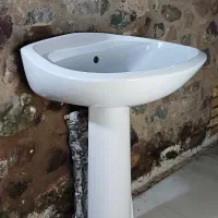 روشویی سرامیکی پایه‌دار