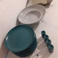 پیش دستی و نمکدان و ظرف پذیرایی