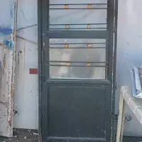 در فلزی با چار چوب و شیشه کاملا سالم