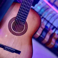 فروش نقد و اقساط گیتار (پاساژ مروارید)