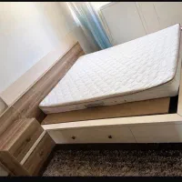 تخت خواب دو‌ونیم نفره