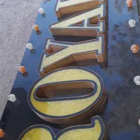 وسایل رستوران و تابلو چنلیوم  اسم رستوران رویال