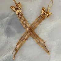 گوشواره زیبا و نمادار