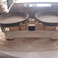 ترازوی قدیمی دوکفه ۲۰کیلویی