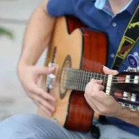 تدریس خصوصی گیتار با کمترین هزینه در محل