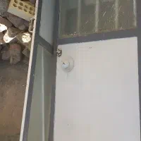 درب اهنی نفر رو و مقداری  آجر