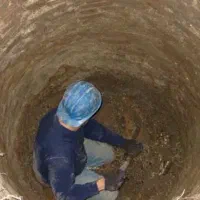چاه کن فاضلاب مته ی سپتیک چاله اسانسورودیوار حیاط
