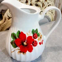 پارچ قدیمی گل سرخ