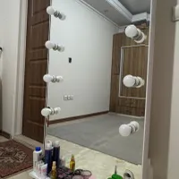 آینه قدی لامپ دار و خوش رخ