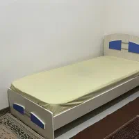 تخت نوجوان
