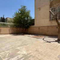 واحد-200متری-اداری-مسکونی-با-300-متر-حیاط-چهارباغ