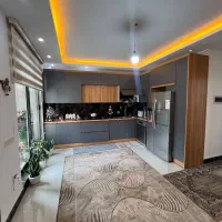 73متر2خوابه-فول-امکانات-غرق-نور-پارکینگ-غیرمزاحم