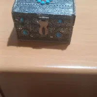 چراغ نفتی قدیمی وجعبه