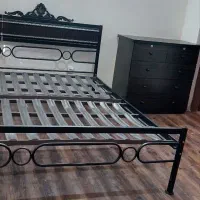 تخت چوب فلز و دراور چوبی