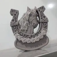 مجسمه نعل اسب