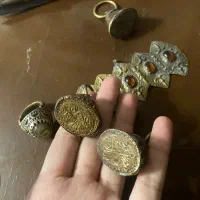 تعدادی اشیا کلکسیونی قدیمی