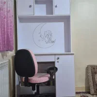 میز تحریر کاملا سالم در حد نو