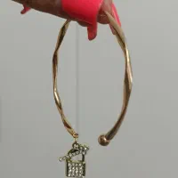 بنگل قفل دار طلایی