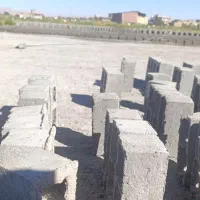 کار در کارکاه بلوک زنی دو نفر