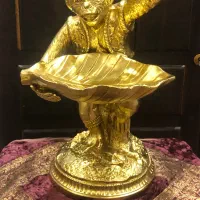 یک عدد مجسمه ی شکلات خوری خارجی و خاص