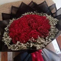 ۳۰ رز قرمز