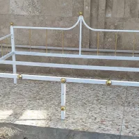 تخت حیاط فلزی