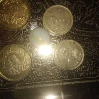 چهارتا پول سکه ک دوتاش دویست تو منی هست سال ۸۹