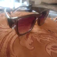عینک برند وریتی واتاق اجاره ای
