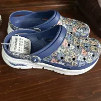 کفش برند ugg و اسکیچرز و کلارکس
