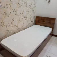 تخت تک نفره با تشک در حد نو